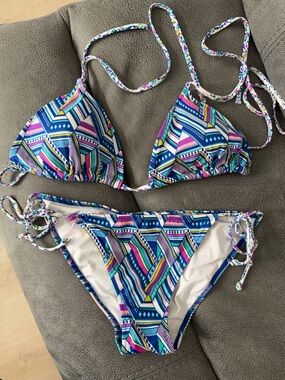 Victoria's Secret Blue Pink Geometric Triangle String Bikini
